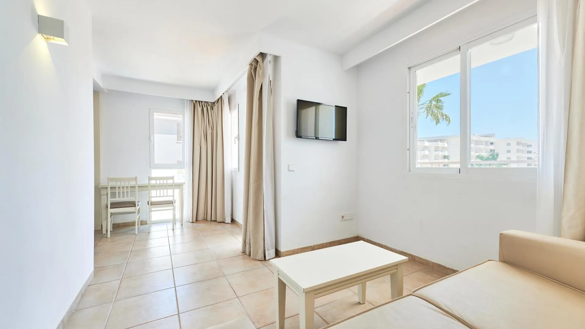 Aluasun Continental Park Hotel & Apartments Playa de Muro  4*, Playa de Muro (Mallorca)