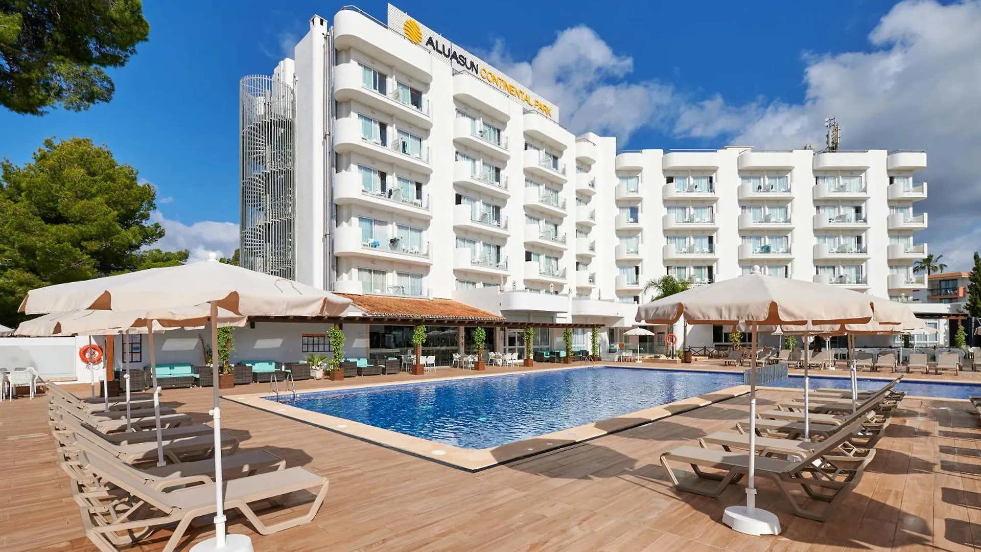 Aluasun Continental Park Hotel & Apartments Playa de Muro  4*, Playa de Muro (Mallorca)